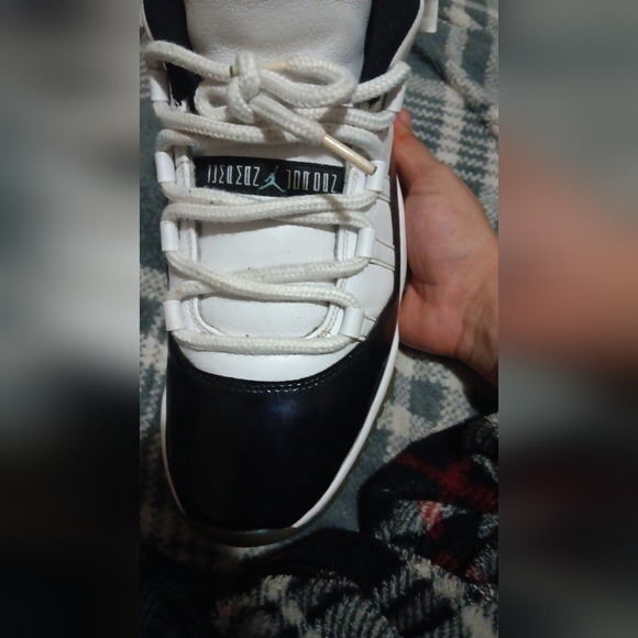 Emerald jordan 11 iridescent - Picture 2 of 11